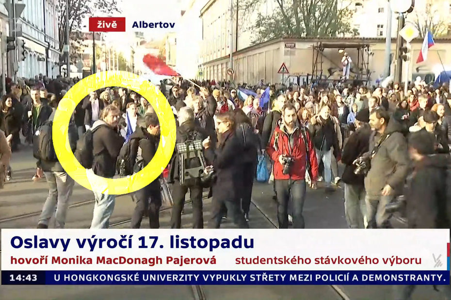 Česká televize mě zaznamenala při fotoreportáži z oslav 17. listopadu